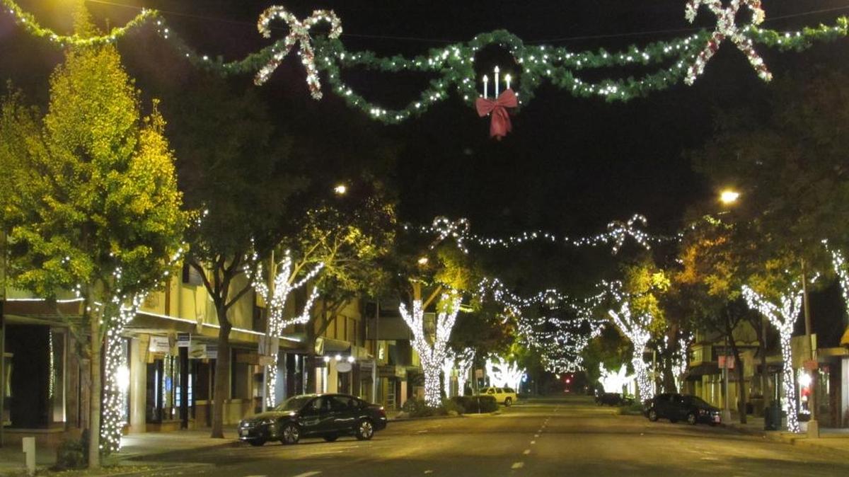 Visalia’s downtown gets decorated for the holidays. The South Valley town got some mentions in the Wednesday episode of “Modern Family.”