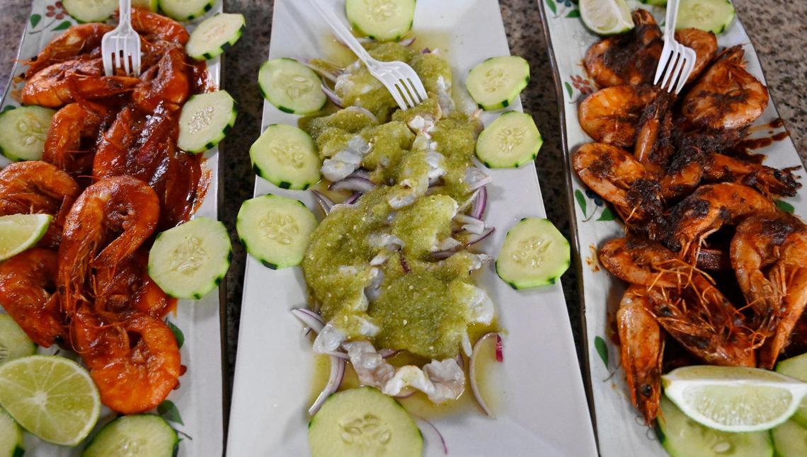 Tres versiones de langostinos disponibles en El Godinazo Fresno Centro Botanero, ubicado en Belmont en el centro de Fresno, el viernes 23 de junio de 2023.