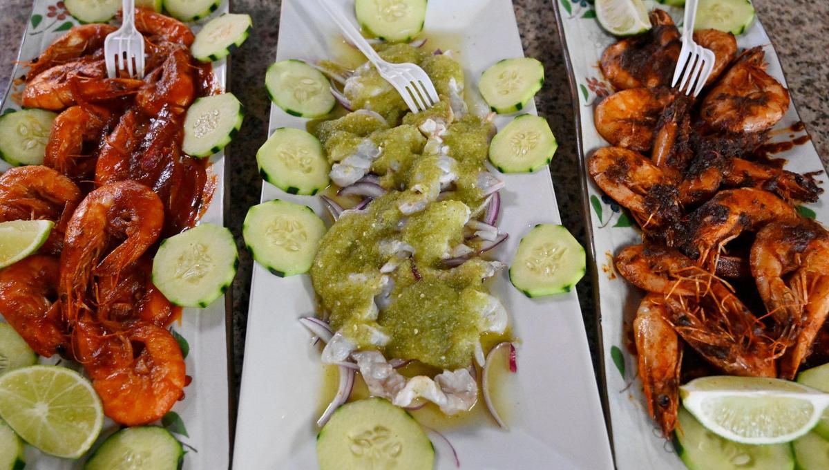 Tres versiones de langostinos disponibles en El Godinazo Fresno Centro Botanero, ubicado en Belmont en el centro de Fresno, el viernes 23 de junio de 2023.