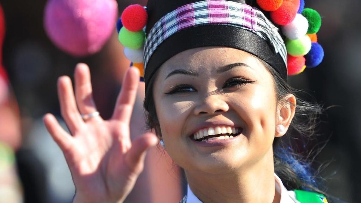 Eighteen-year-old Der Chang from North Carolina has fun playing the pov pob catch game during the Hmong International New Year last December.