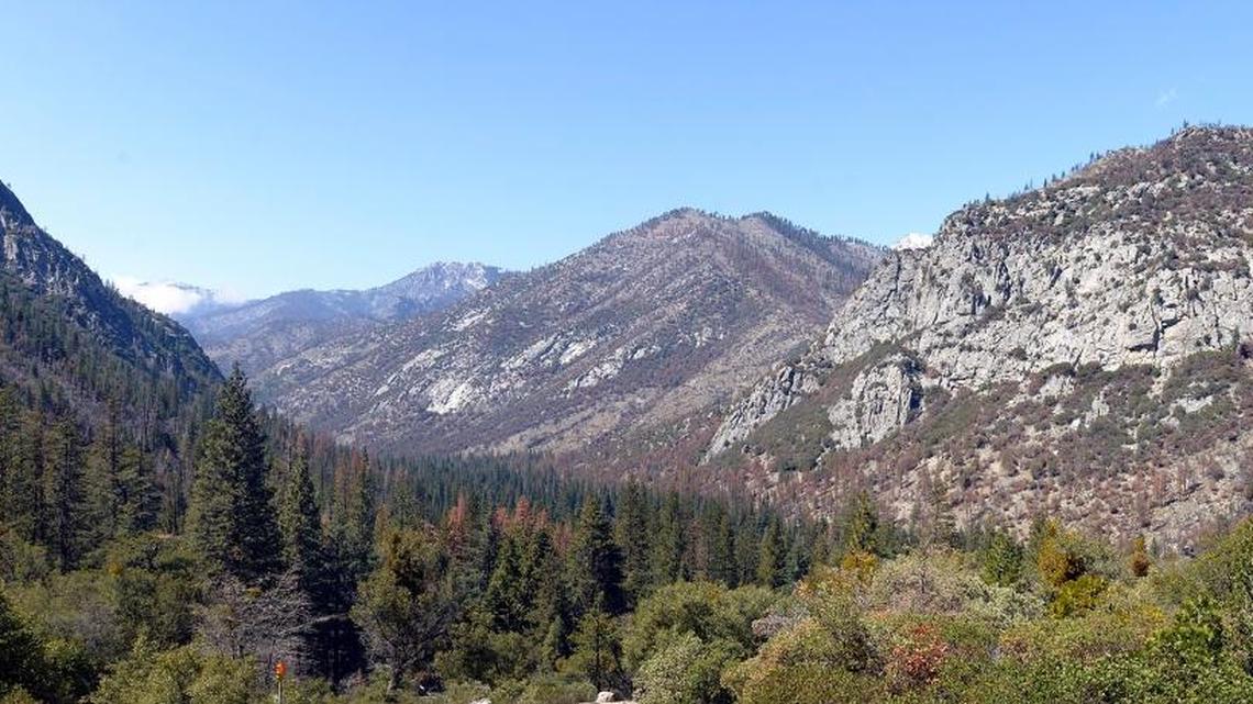 A panoramic view of Kings Canyon.