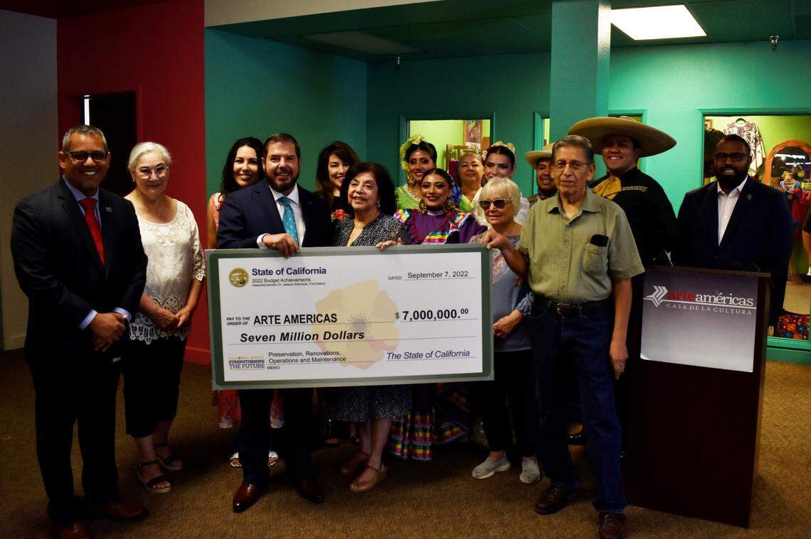 Assemblymember Dr. Joaquin Arambula presented Arte Américas with a $7 million check to support the art gallery and cultural center’s repairs and growth on Sept. 7, 2022. Fresno City Councilmembers Miguel Arias (far left) and Nelson Esparza (far right) joined Arambula and Arte Américas’s founders and board members for a photo.