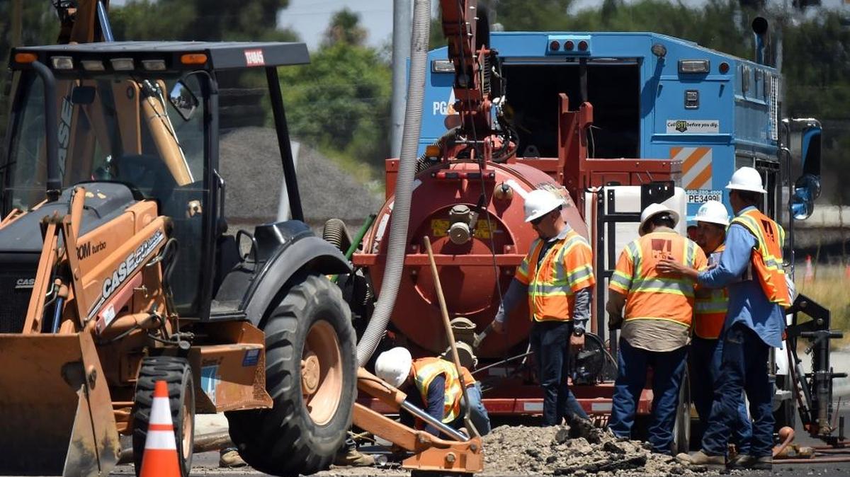 A Pacific Gas & Electric crew investigates a gas line rupture on McKinley Avenue between Highway 99 and Golden State Boulevard that was hit during utility line relocation by a High-Speed Rail contractor, Friday afternoon, July 15, 2016.