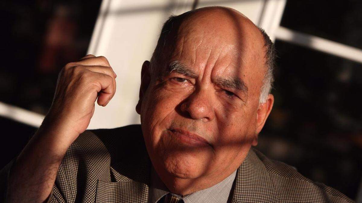 FRESNO,CA-- -MTD TAO NUNEZ 1 -- -Manuel G. Nunez lost his seat on the Fresno Unified School Board to Larry Moore in the Nov. 4th election. The retired educator had made a priority of raising the high school graduation rate. The Board of Education will now lack a representative from the Hispanic community. Nov. 29, 2008 Tomas Ovalle/ The Fresno Bee