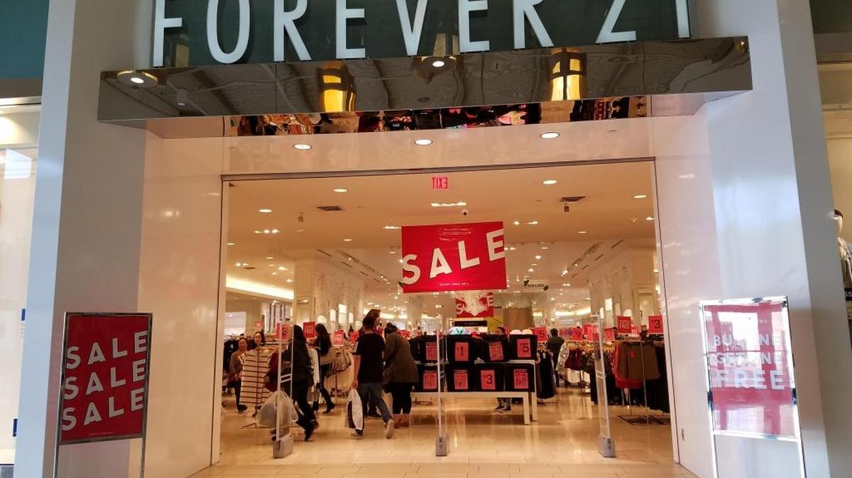A few shoppers began their morning at the Forever 21 store inside Fashion Fair Mall on Saturday, Dec. 23, 2017.