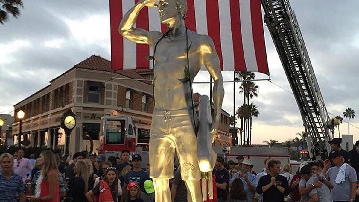 A statue memorializing lifeguard Ben Carlson is unveiled at Newport Beach. Carlson’s brother-in-law, Fresno native Jake Janz, designed the 9-foot-tall statue of Carlson, 32, watching the horizon for distressed swimmers just as he did the day he died, on July 6, 2014, while helping with a rescue. The statue is made of marine-grade stainless steel.