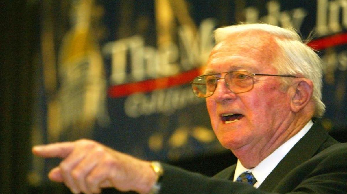 Harry Armstrong received the Rose Ann Vuich Leadership Award in 2005.