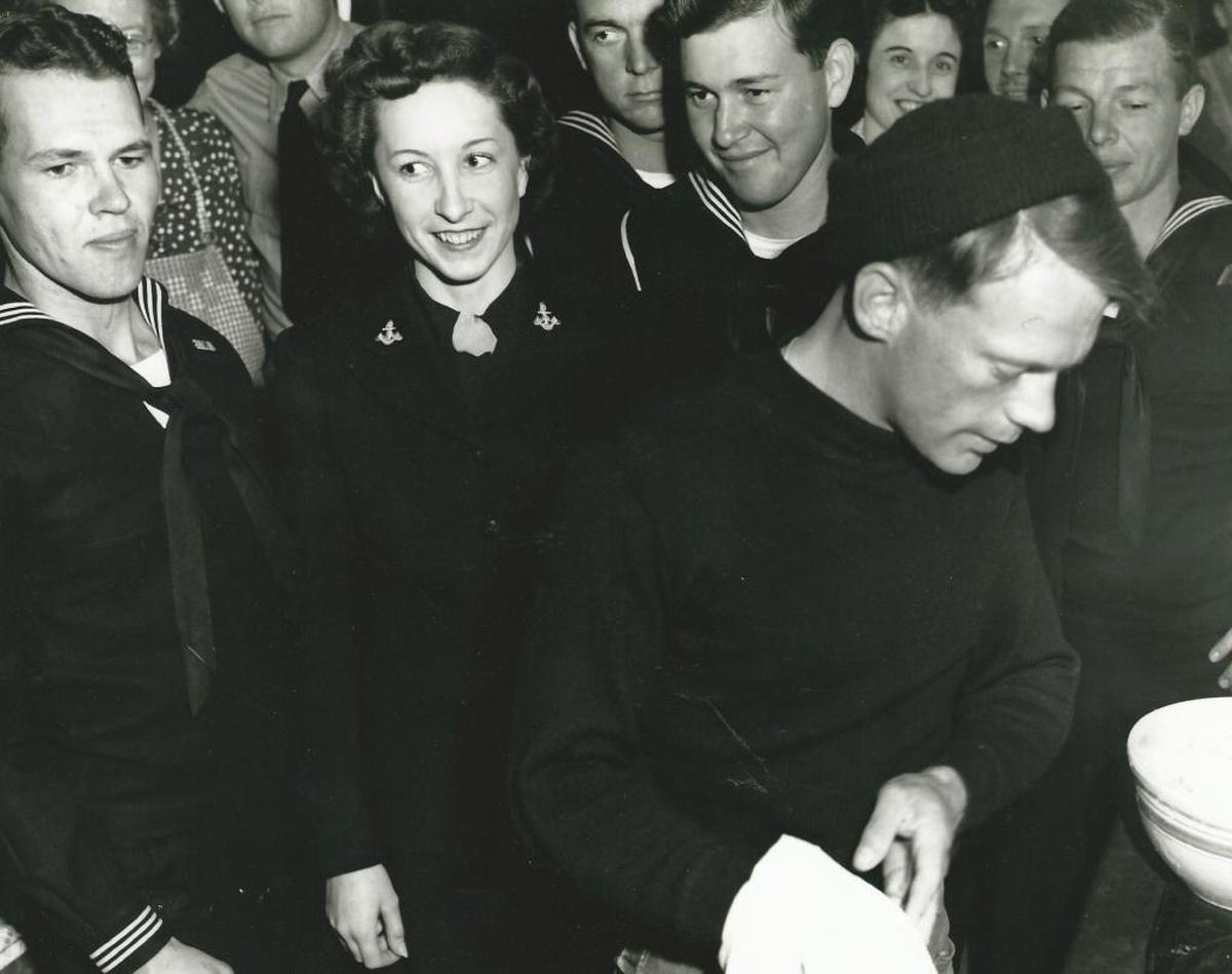 Lillie Morrison at a “fish fry” event with other Navy personnel in San Francisco in 1944.