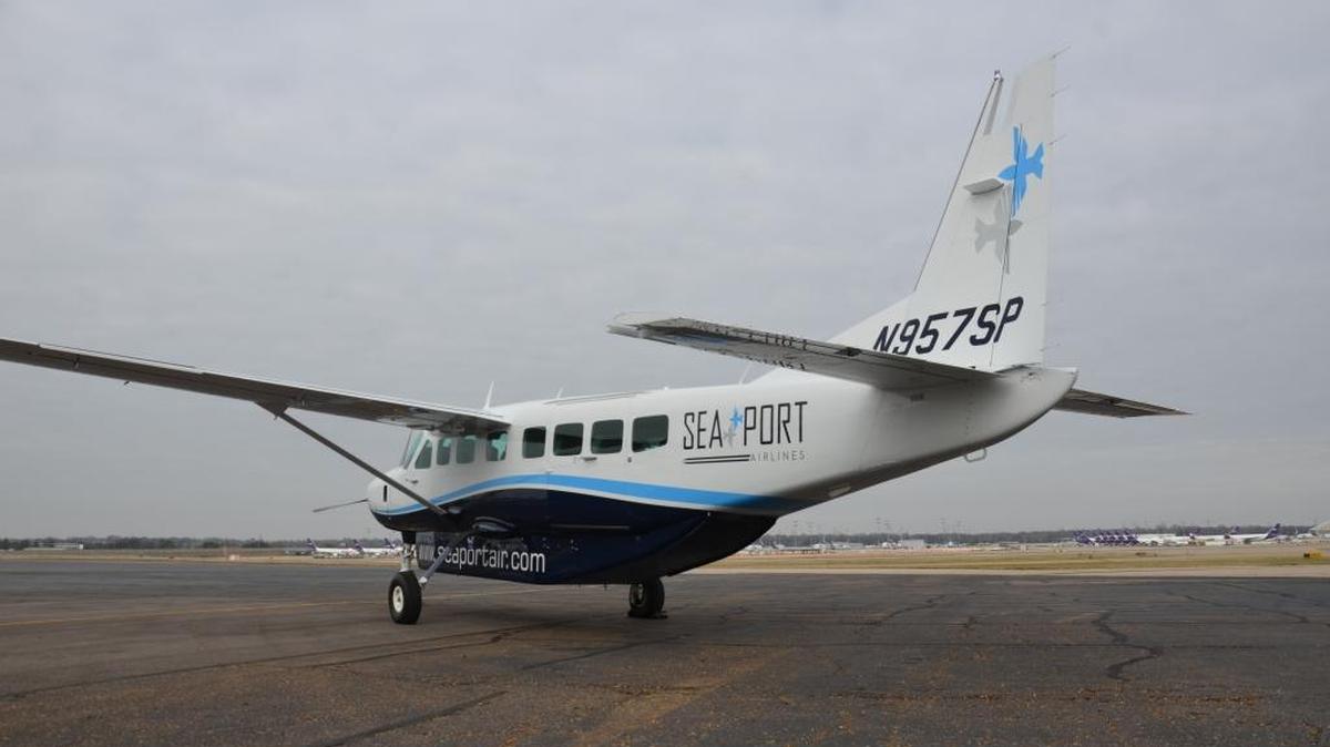 Until mid-January, SeaPort Airlines served Visalia with daily flights to Sacramento and Burbank.