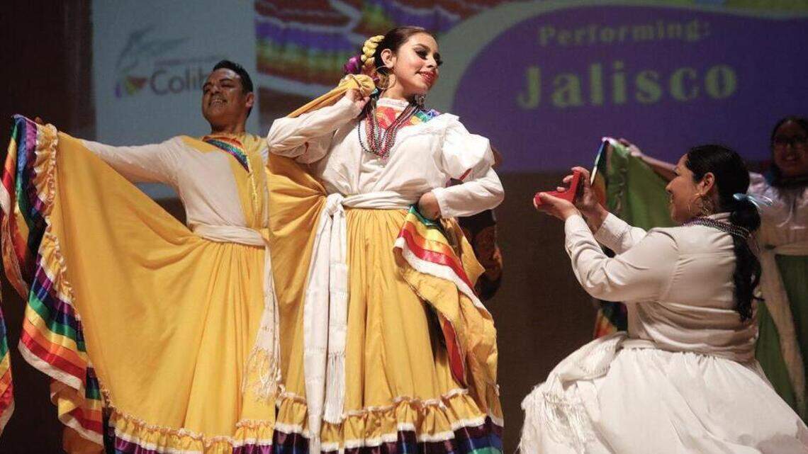 Ensamble Folclórico Colibrí inyecta modernidad a la danza folclórica tradicional