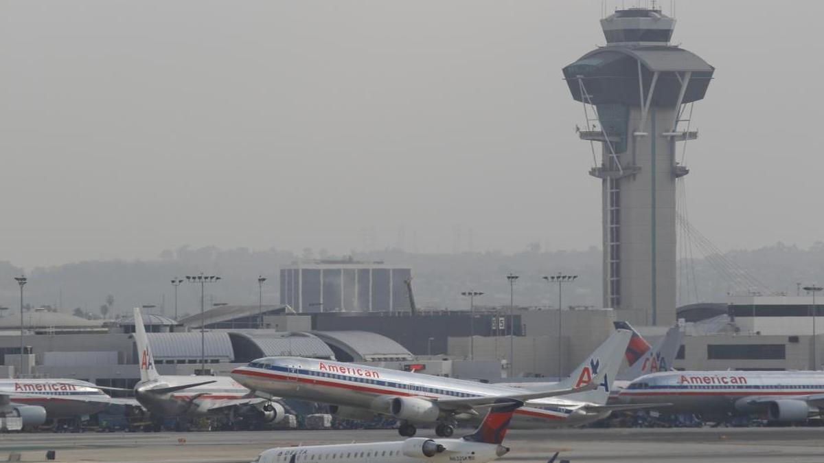 An air-traffic control issue at Los Angeles International Airport caused flight delays for incoming flights from across the western U.S. on Thursday morning, including at least one flight from Fresno Yosemite International Airport.