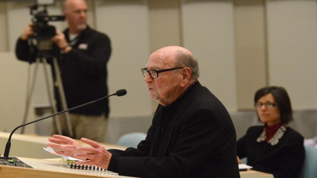 Harold Tokmakian spoke in opposition to the city plan to remove Fulton Mall and return it to vehicle traffic at a Fresno Planning Commission hearing in 2014.