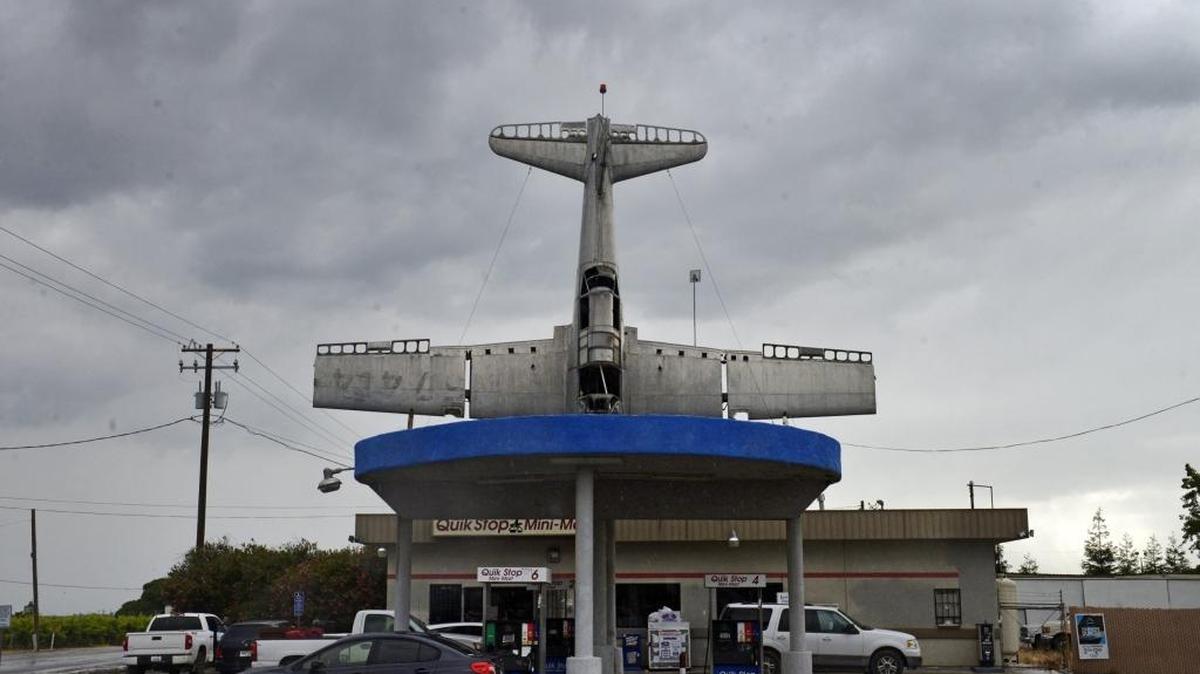 Clouds move in above the plane at the Quick Stop Mini-Mart at Elm and Mountain View avenues east of Caruthers as the rain begins to fall Tuesday afternoon, April 27, 2015.