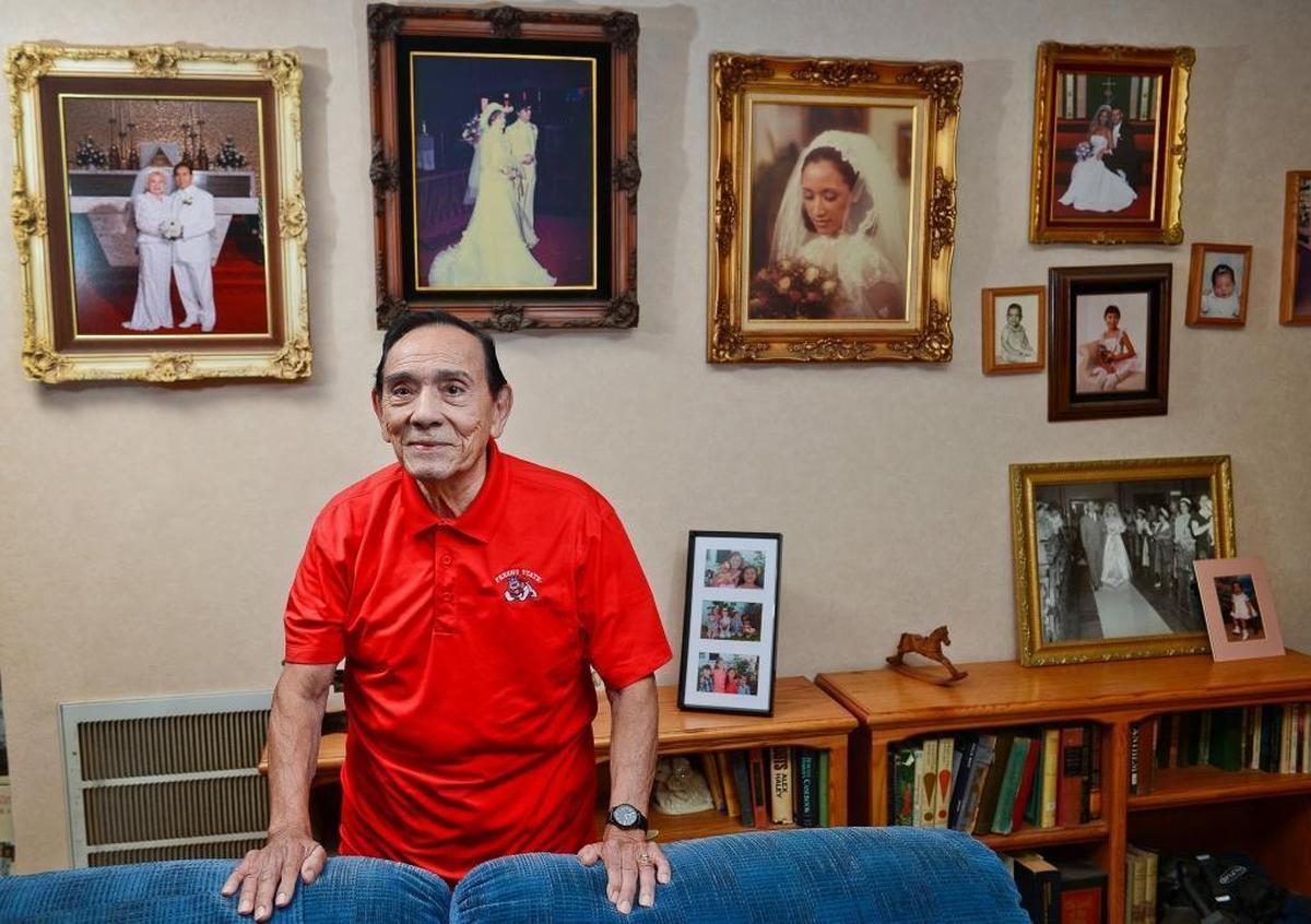 Phillip V. Sánchez, de Fresno, en su casa de Fresno en julio de 2014.