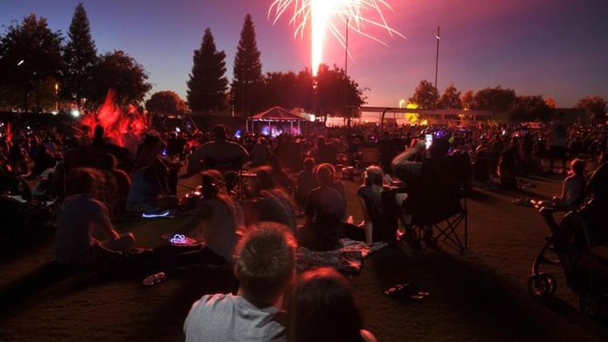 Fireworks explode over a crowd watching Freedom Fest in 2014. Clovis Kiwanis Club announced Wednesday it is seeking funds to put on the 2017 show. If the group can’t raise the more than $40,000 it needs to put on the fireworks display, the show will be canceled.
