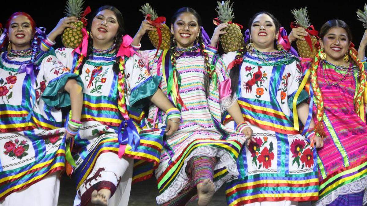 Centro de Folklor from Selma paid tribute to Oaxaca during its performance at the March 31, 2023 Danzanes Unidos Festival showcase at the Wilson Theatre. Here, they dance ‘Flor de Piña.’