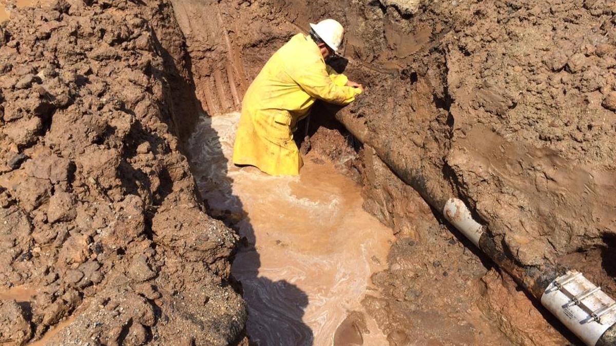 
Jesus Gutierrez, a member of the leak repair crew for Lindsay-Strathmore Irrigation District in Tulare County, removes mud and dirt around a pipe.

