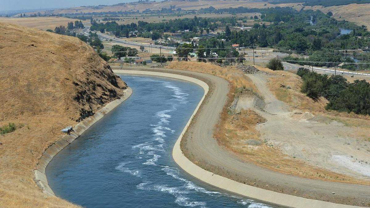 Water from Millerton Lake fills the Friant-Kern canal below Friant Dam in July 2017.