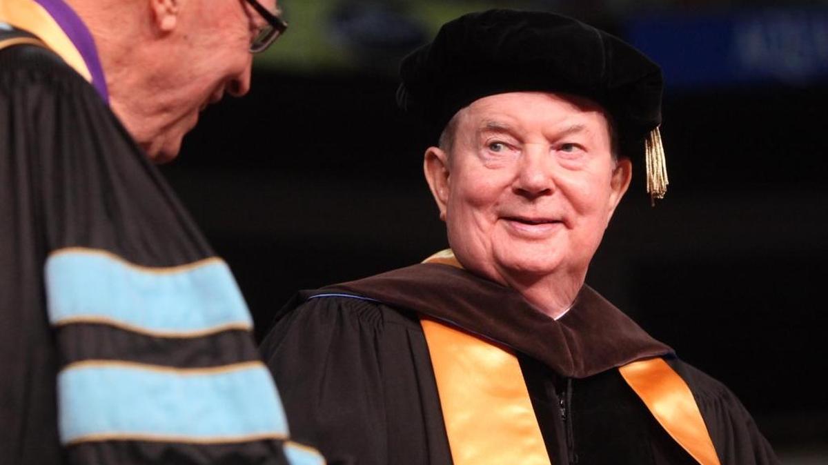 Former Univisión CEO Jerrold “Jerry” Perenchio received an honorary degree in 2011 from Fresno State. To his left is Pete Mehas.