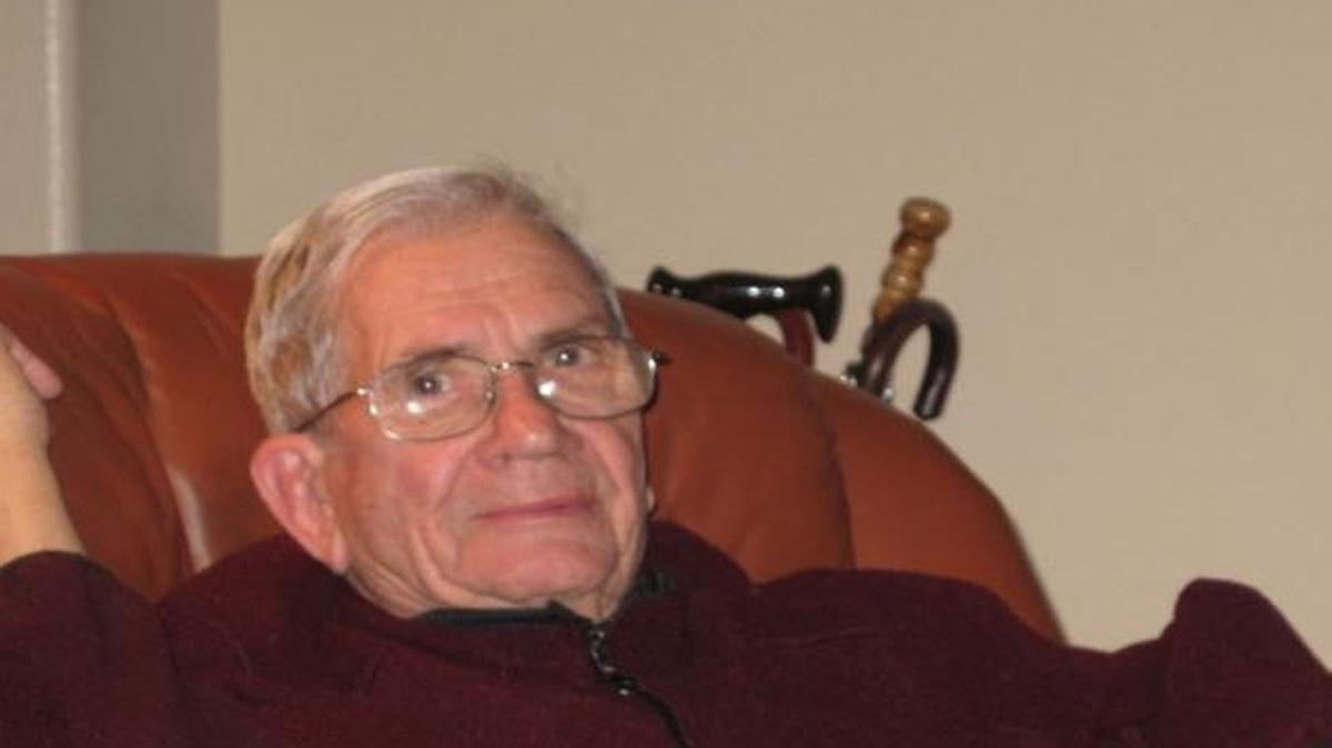 
Dr. Herbert Piper, retired Fresno veterinarian, pictured with his Cairn terrier Troon. Dr. Piper died Sept. 15, 2015.
