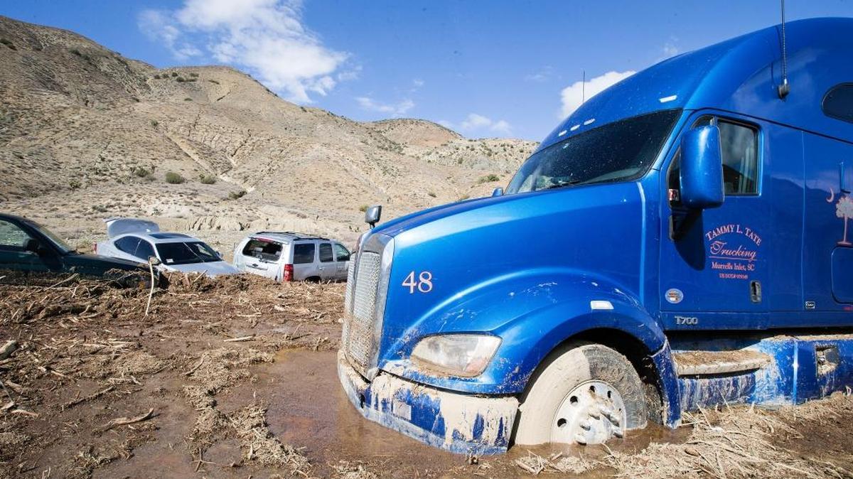 The aftermath of a mudslide on Highway 58 between Mojave and Tehachapi on Oct. 16. (Monica Almeida/The New York Times)