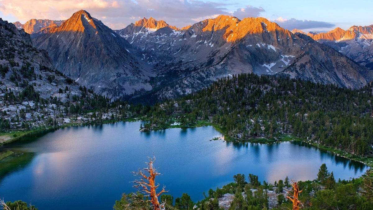 Bullfrog Lake at Kings Canyon National Park. More than three dozen frogs were released in alpine lakes at Sequoia and Kings Canyon National Park on Aug. 7, according to Oakland Zoo.