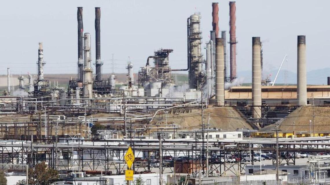 Green New Deal divides 2020 Democrats. Here’s how they’d take on climate change, wildfire