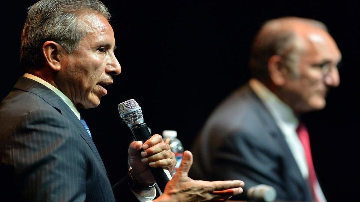 Mayoral candidate Henry Perea, left, in a debate Wednesday evening, Sept. 28, 2016, at the Warnors Theatre, focusing on issues relevant to downtown Fresno. Opponent Lee Brand is in the background.