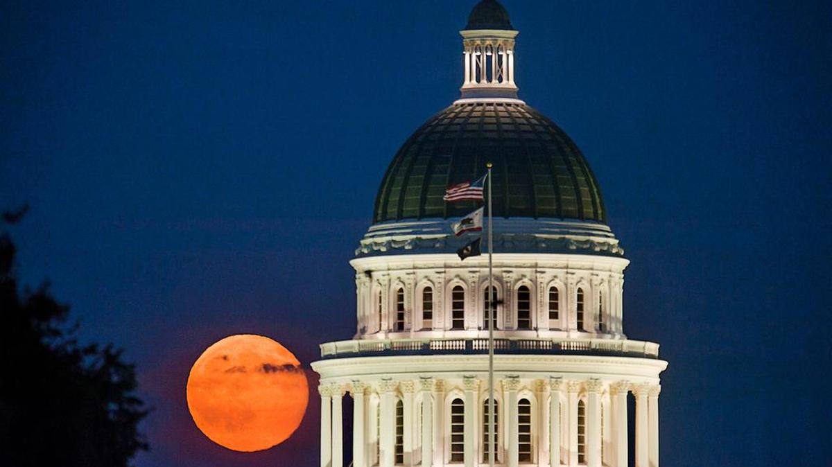 
Lawmakers have returned to California’s Capitol for a session crammed with important issues such as transportation, cap-and-trade spending and health care.
