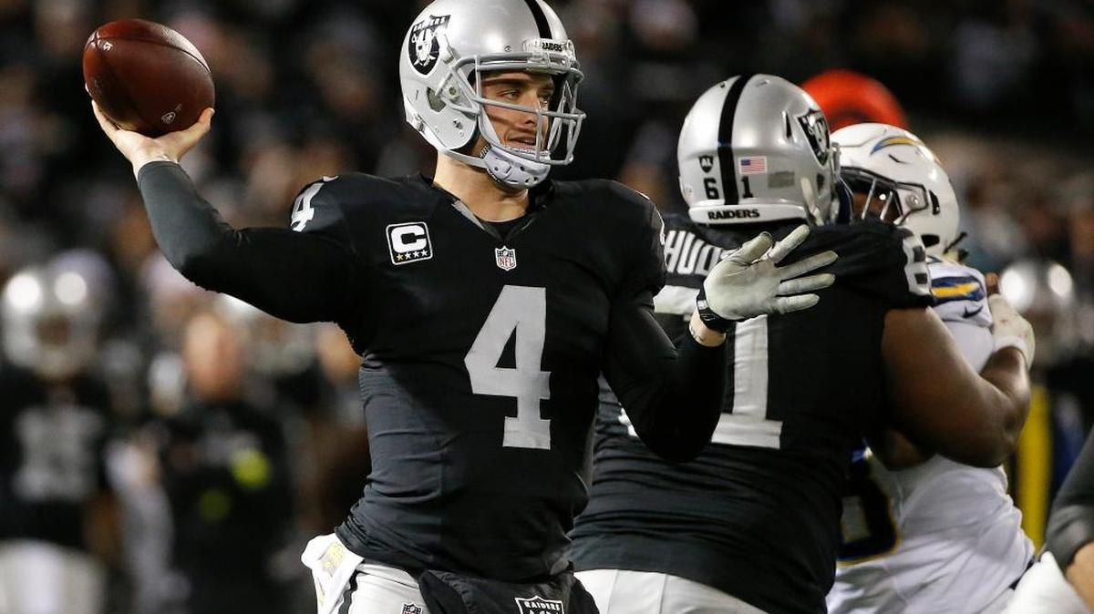 Oakland Raiders quarterback Derek Carr, 4, a Fresno State graduate, has been selected to replace Green Bay Packers’ Aaron Rodgers in the Pro Bowl.