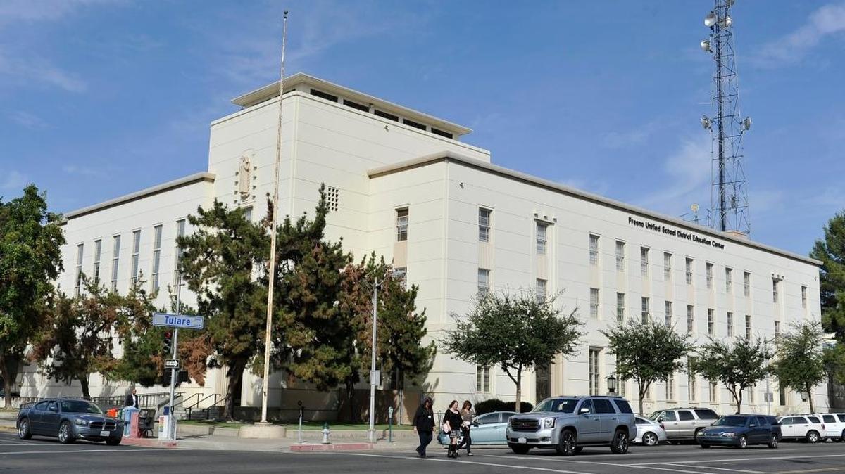 The Fresno Unified Board of Trustees is dragging its feet in complying with a federal investigation into the district’s no-bid construction contracts.