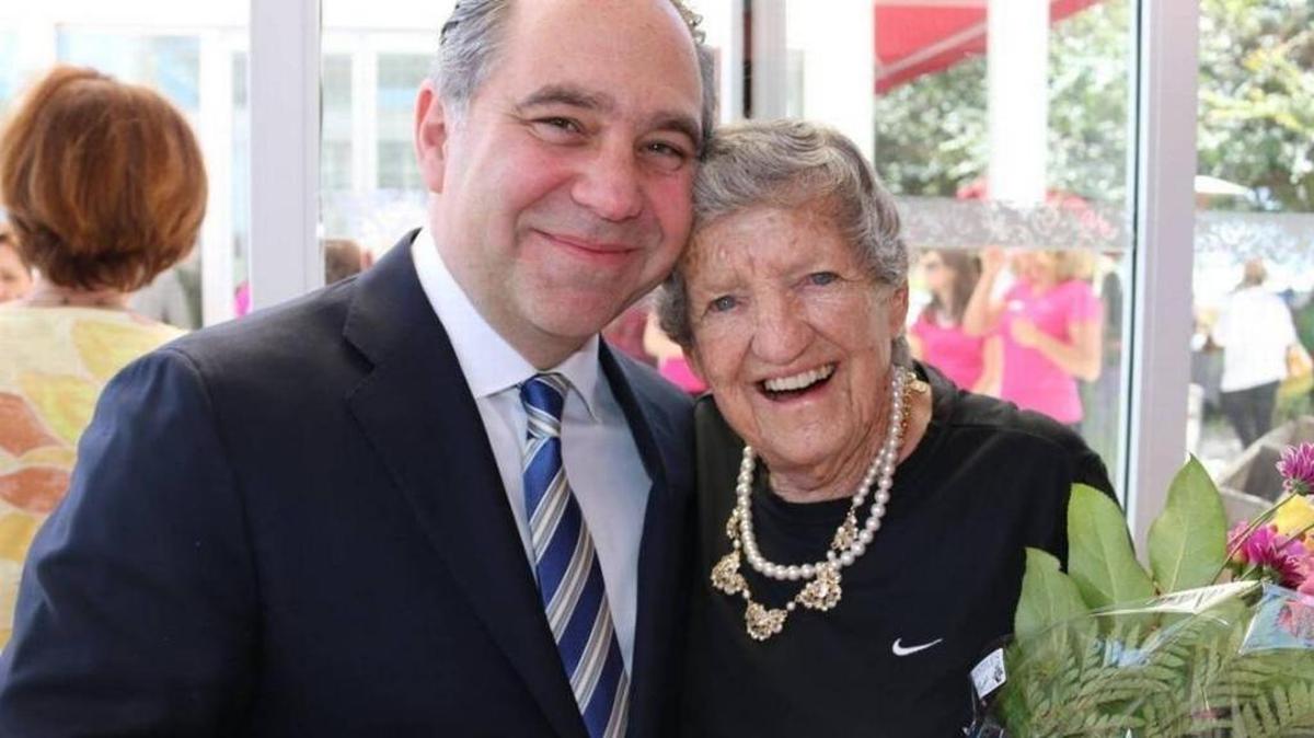Carolyn Peck, right, the only surviving founder of Valley Children’s Hospital, with Valley Children’s President and CEO Todd Suntrapak at Sumner Peck Ranch Winery in May of 2015 during a picnic for the hospital guilds.