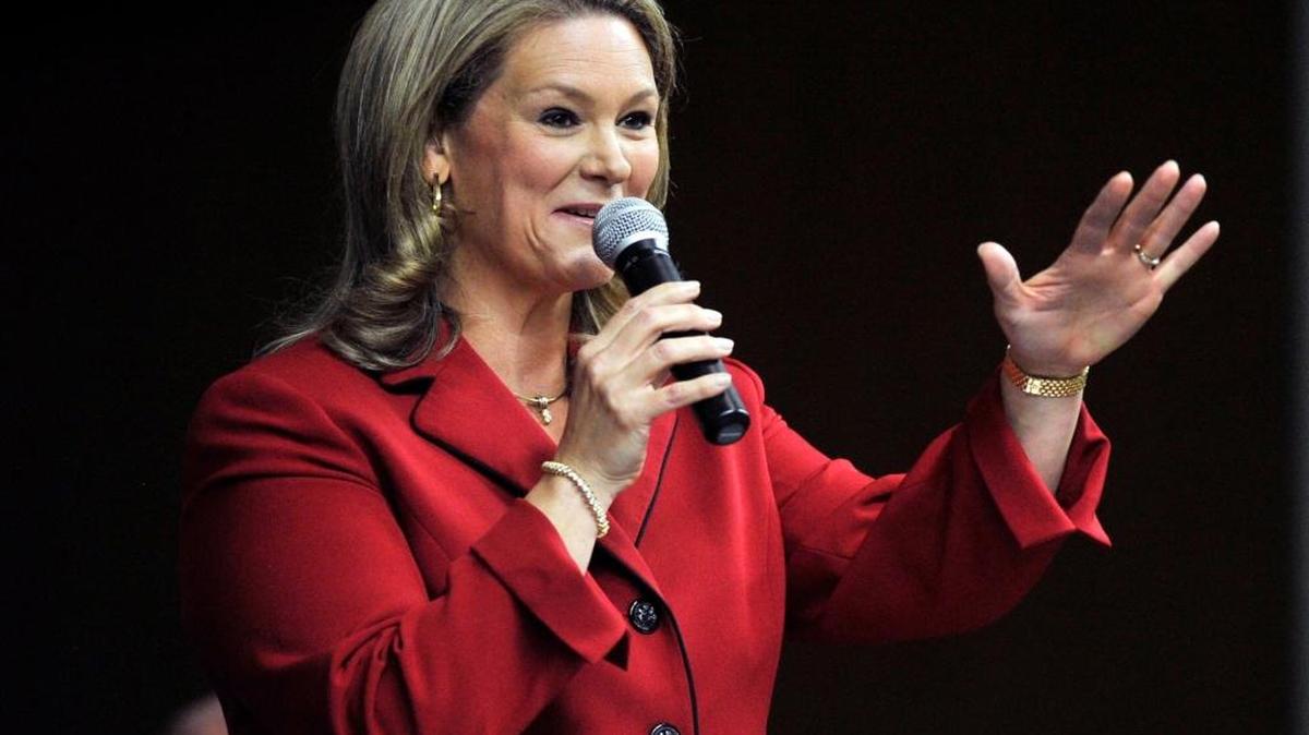 Fresno County District Attorney Lisa Smittcamp addresses the crowd after being sworn in Jan. 5, 2015 at the Fresno County Plaza Ballroom.