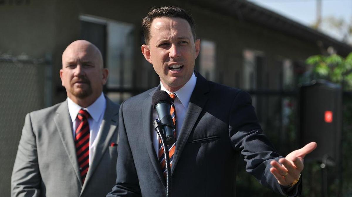 Fresno City Council Members Clint Olivier, center, and Steve Brandau meet in front of Summerset Village Apartments to announce the creation of ASET, Anit-Slumlord Enforcement Team, in 2016. Their effort came after tenants lived without heat or hot water for several weeks due to problems with a gas line at the complex.