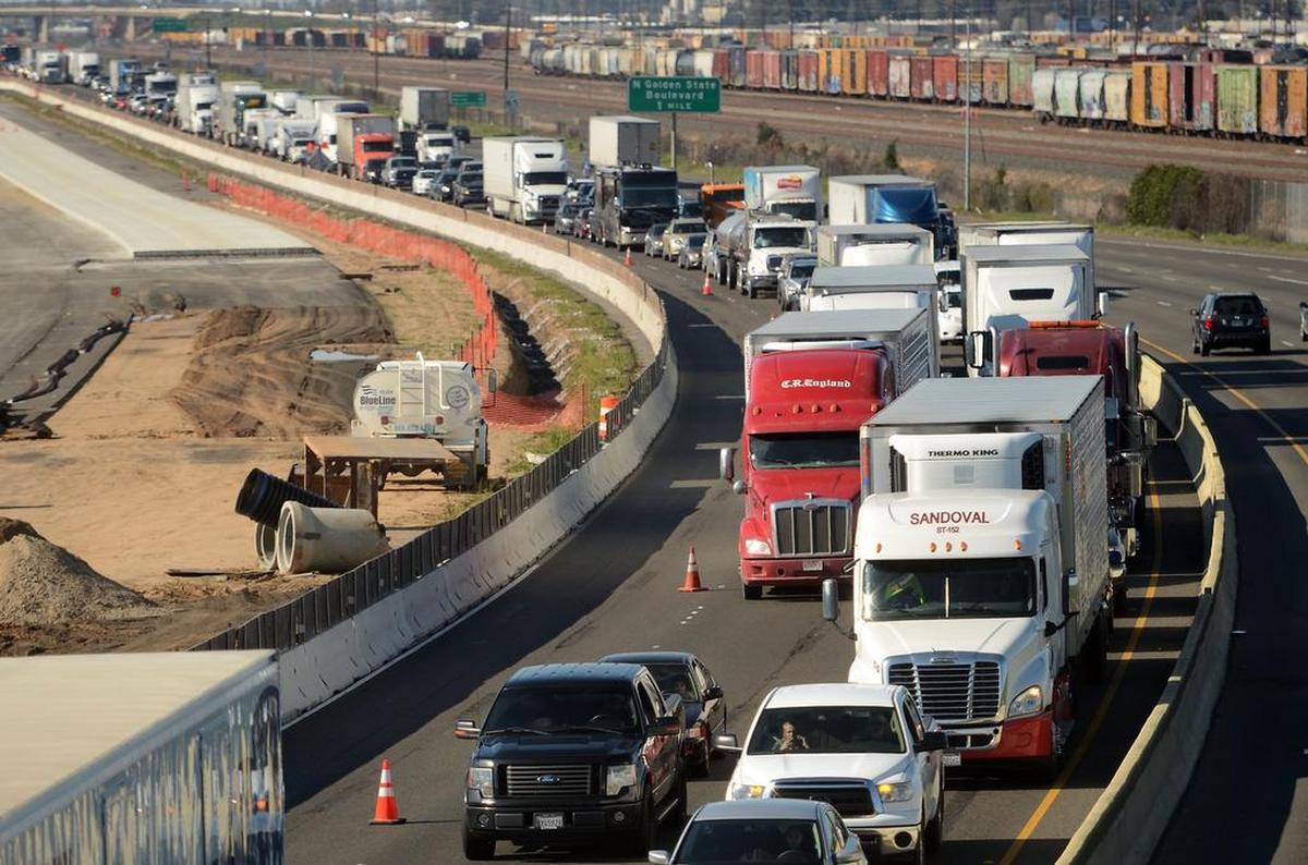Southbound traffic crawls along a Highway 99 construction zone on Saturday, Feb. 25, 2017, in Fresno. A bill by an Orange County lawmaker would add two additional lanes, with no speed limits, to both 99 and Interstate 5 in the Central Valley.