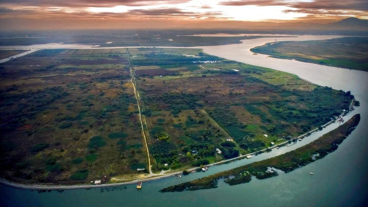 
Homes and buildings line the northern end of Bradford Island bordering the San Joaquin River. Gov. Jerry Brown’s California Water Fix aims to improve water reliability, restore the delta wildlife habitat and better protect the delta against earthquakes and natural disasters. 
