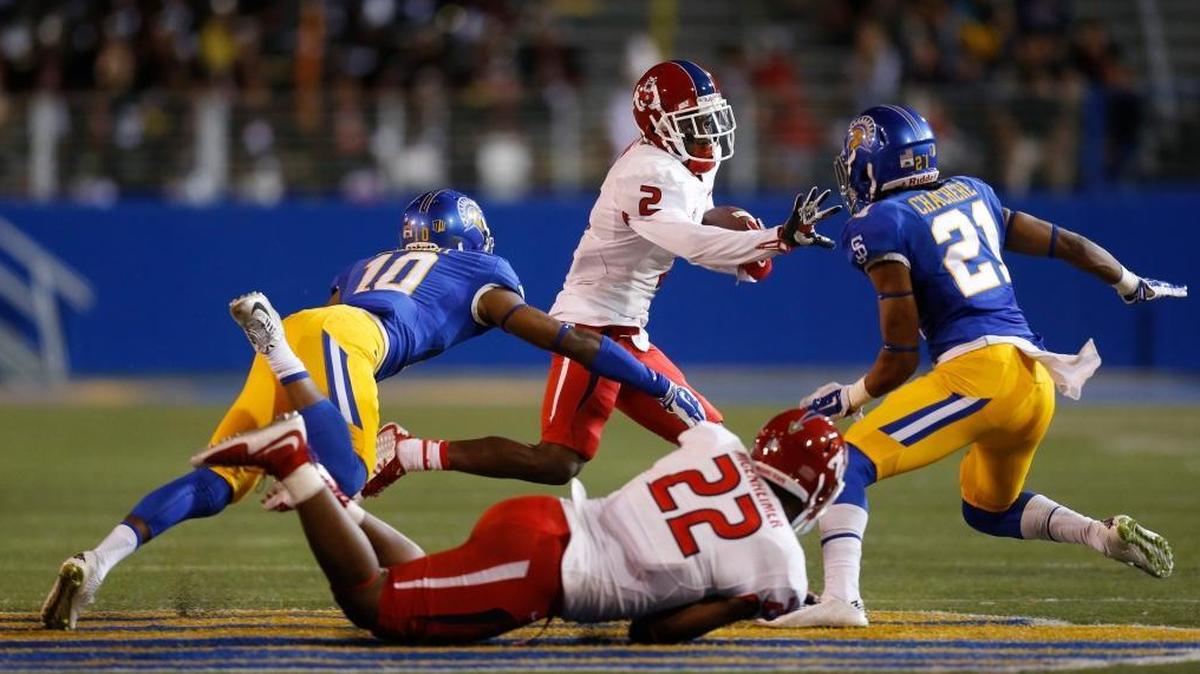 
Nowhere to run: San Jose State’s Andre Chachere (21), a sophomore out of Clovis West High, and Maurice McKnight (10) bottle up Fresno State wide receiver Jamire Jordan. Malique Micenheimer is on the ground after missing a block. It was the second run by Jordan in Fresno State’s first three plays of the game.
