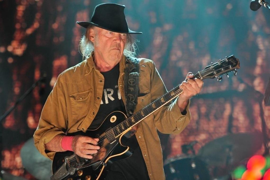 Musician Neil Young allegedly wed his girlfriend, actress Daryl Hannah, in a ceremony in Atascadero.