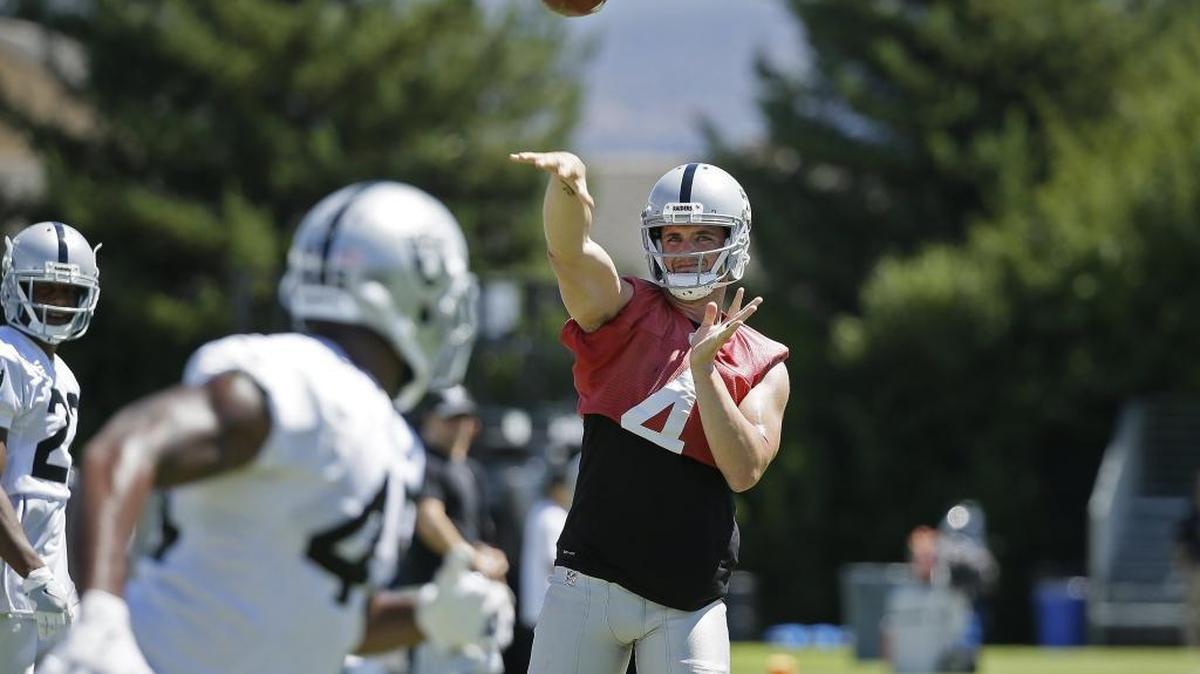 Oakland’s Derek Carr throws to running back Jamize Olawale during a Raiders practice in Napa. Carr, the ex-Fresno State star, has passed for more than 3,000 yards in each of his first two NFL seasons.