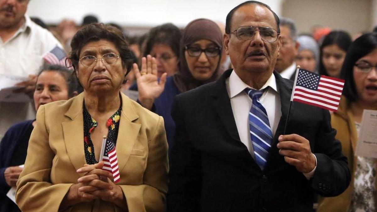 Máximo Edgardo Díaz and his wife Ana C. de Cristina López of Wasco were among 962 people who became U.S. citizens at May 15 ceremony at the Fresno Convention Center. The couple is originally from El Salvador.