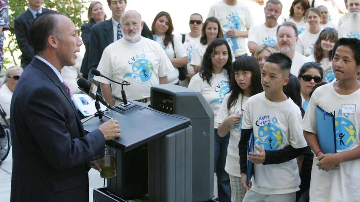 Then state Sen. Dean Florez addresses Central Valley Air Quality Coalition supporters during the group’s Clean Air Action Day at the Capitol in Sacramento on Aug. 20, 2008.