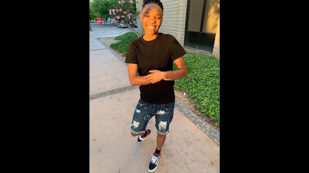 Jerrene Richardson, a college student, began her CalFresh application at the West Fresno Family Resource Center’s annual back to school event in August.