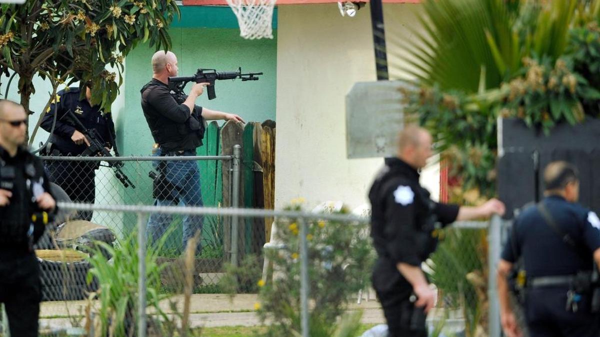 Fresno police search a house on Hedges Avenue west of Peach Avenue on Jan. 26, 2016. The Fresno Police Department has lost more than 15 percent of its officers since 2009, and violent crime is up again this year.