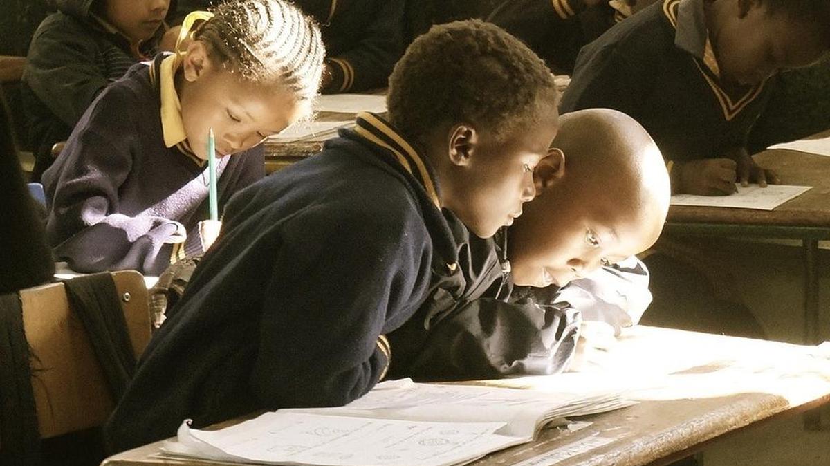 Teaching children to be kind and cooperative in class is the parents’ job, not the teachers’ responsibility, writes parenting columnist Jill Simonian.