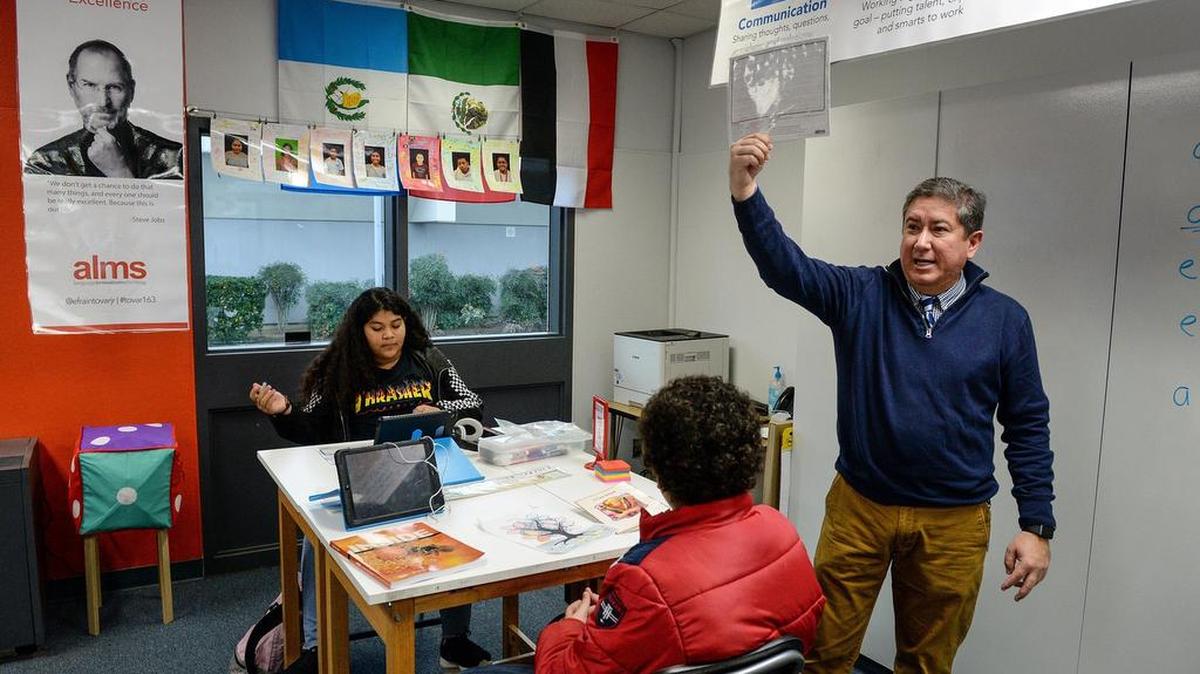 Teacher Efraín Tovar leads an English lesson during class at Abraham Lincoln Middle School in Selma on Friday, Jan. 11, 2019.
