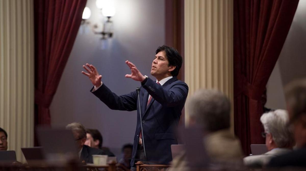 Proposition 54 would add transparency to how California lawmakers conduct business by requiring bills to be in print and online 72 hours before a final vote.