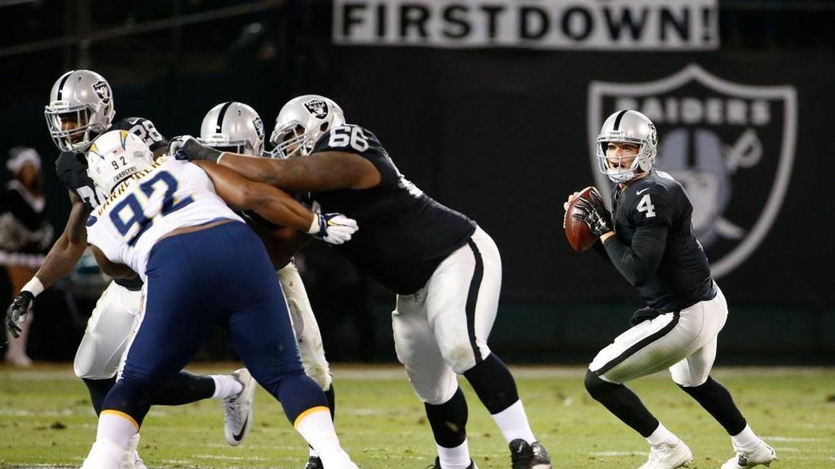 Paul Loeffler says that Raiders owner Mark Davis should move his team, including former Fresno State standout quarterback Derek Carr (4), to the San Joaquin Valley instead of looking elsewhere.