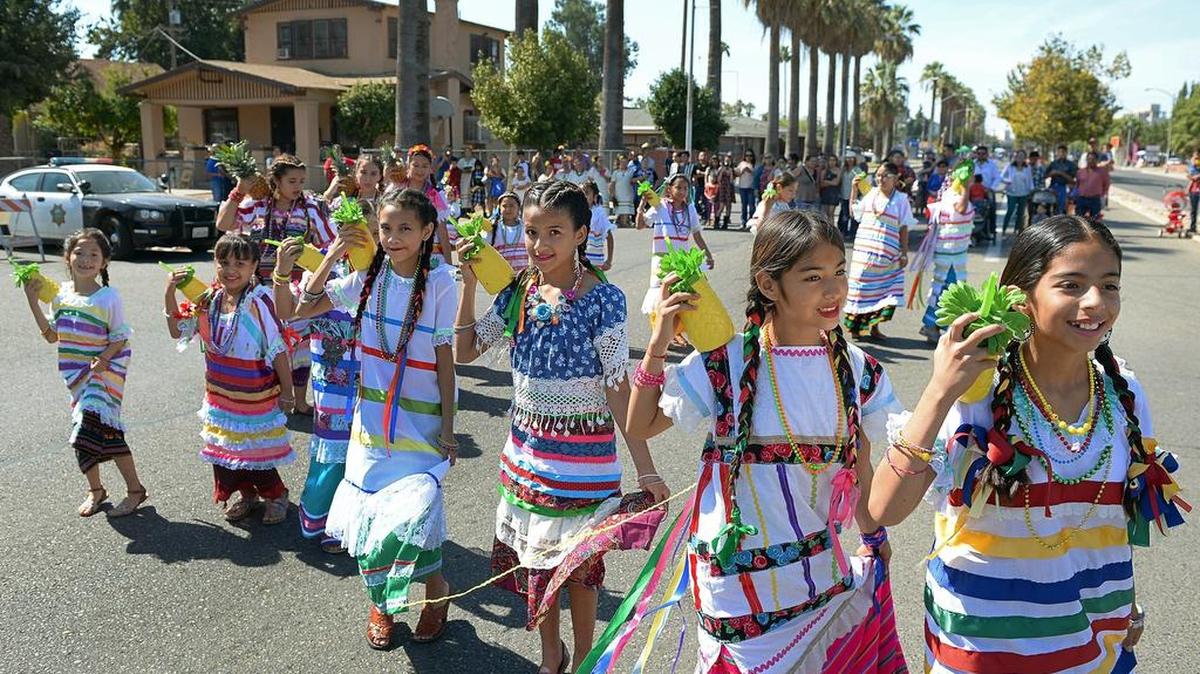 Folklorico dancers perform on Ventura Avenue during the second annual CenCalVia Open Streets event in Fresno on Sunday, Oct. 1, 2017. Over a thousand participants were expected to gather by bike, skates or on foot to enjoy a variety of activities such as music, dance, skating and games as the street was temporarily turned into a “paved park.” CenCalVia was held to bring diverse residents together to celebrate community, health and active lifestyles, organizers said.
