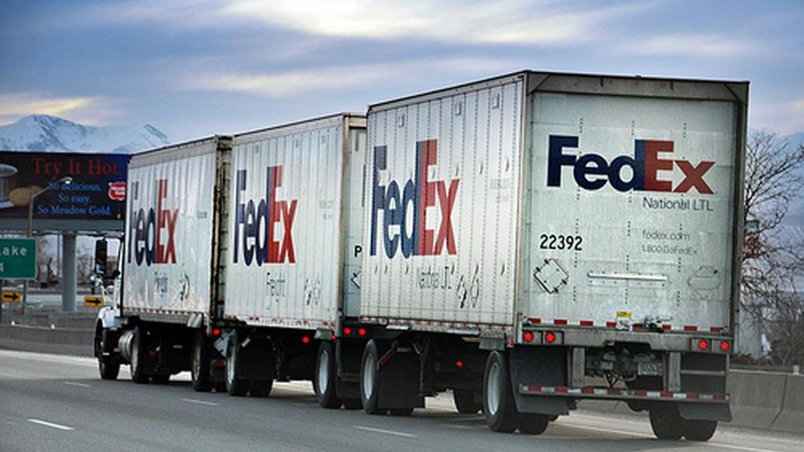 A handful of companies are pushing Congress to allow triple-trailer big-rigs on California’s Interstate highways.