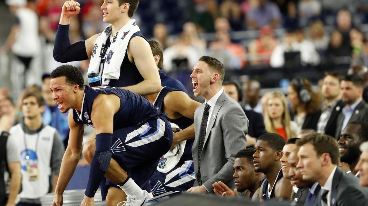 The Villanova bench reacts to play against Oklahoma during the second half of the NCAA Final Four tournament college basketball semifinal game Saturday, April 2, 2016, in Houston. (AP Photo/Eric Gay)